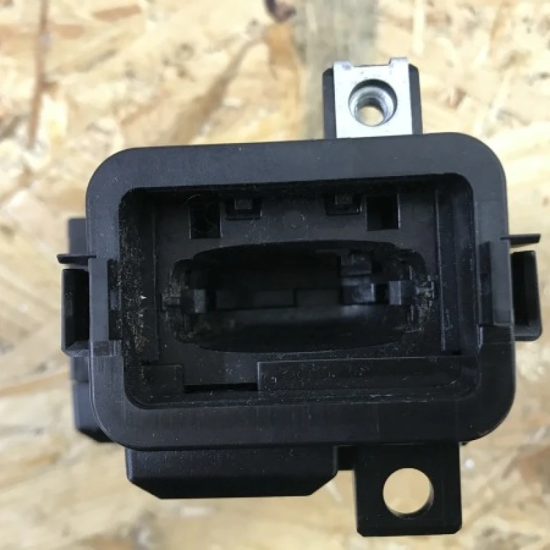 Contact chei / Audi A4 B8 2013 / Audio si electronice