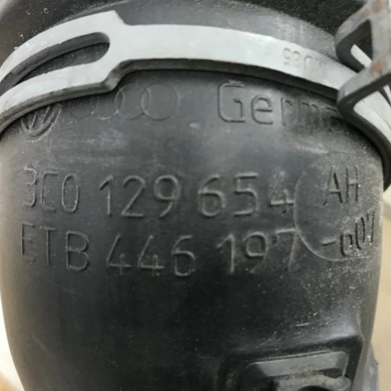 Furtun aer / Volkswagen Passat B6 2009 / Motor, racire si evacuare
