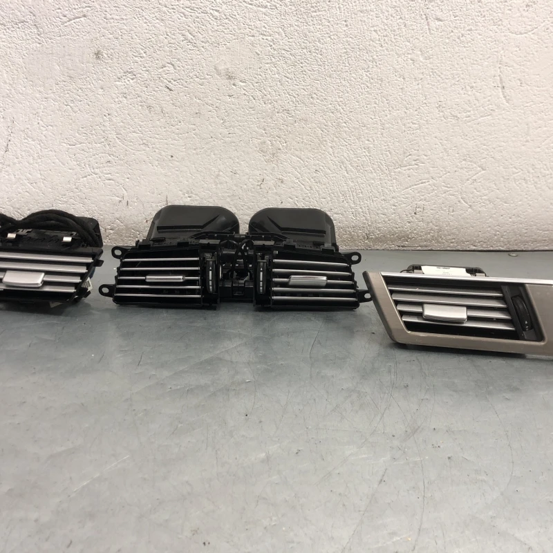 Grila centrala bord / Mercedes-Benz E Class W212 2010 / Interior