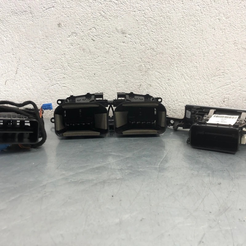 Grila centrala bord / Mercedes-Benz E Class W212 2010 / Interior