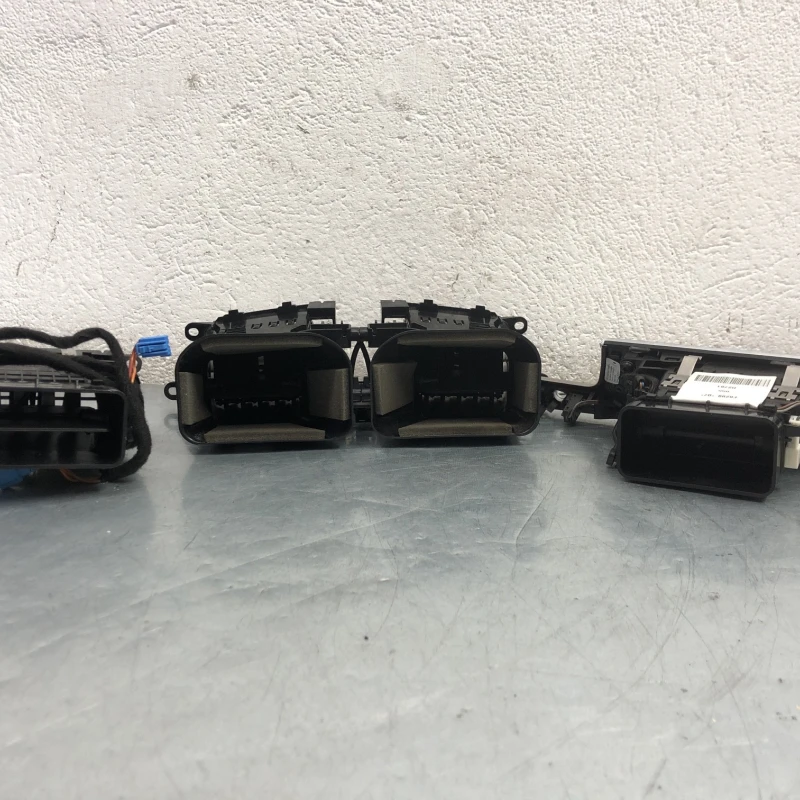 Grila centrala bord / Mercedes-Benz E Class W212 2010 / Interior