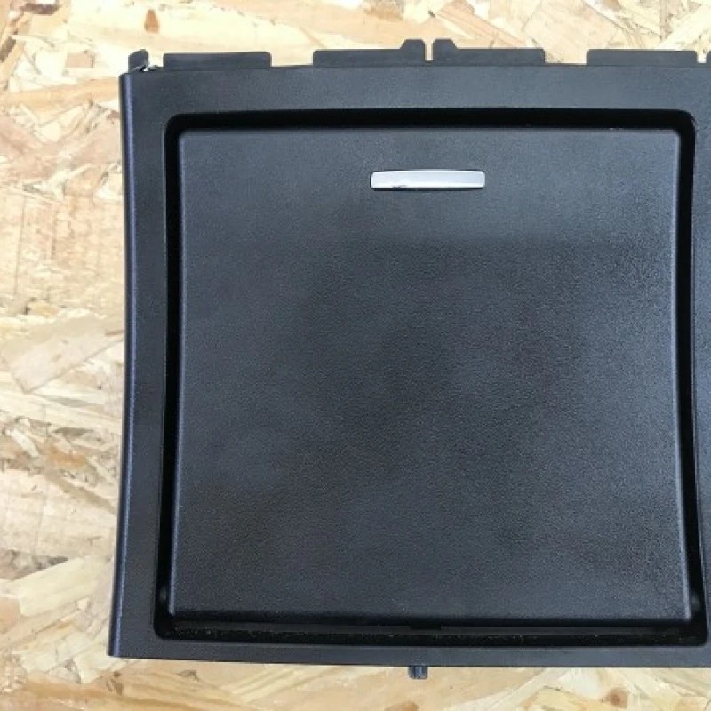 Scrumiera cotiera consola spate / Mercedes-Benz E Class W212 2010 / Interior