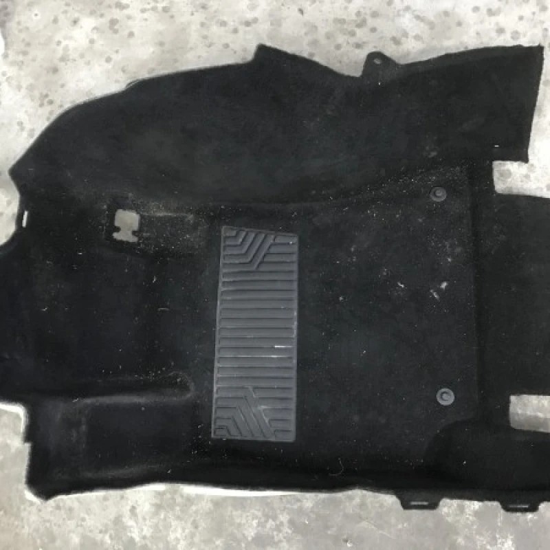 Mocheta interioara stanga fata / Mercedes-Benz E Class W212 2010 / Interior