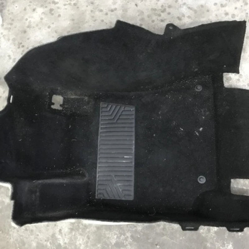 Mocheta interioara stanga fata / Mercedes-Benz E Class W212 2010 / Interior