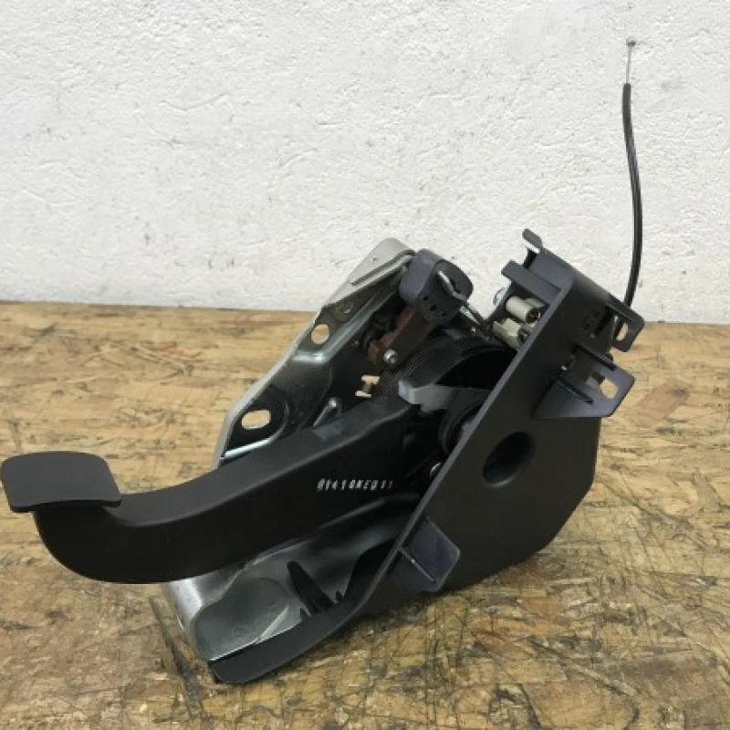 Pedala frana de parcare / Mercedes-Benz E Class W212 2010 / Interior
