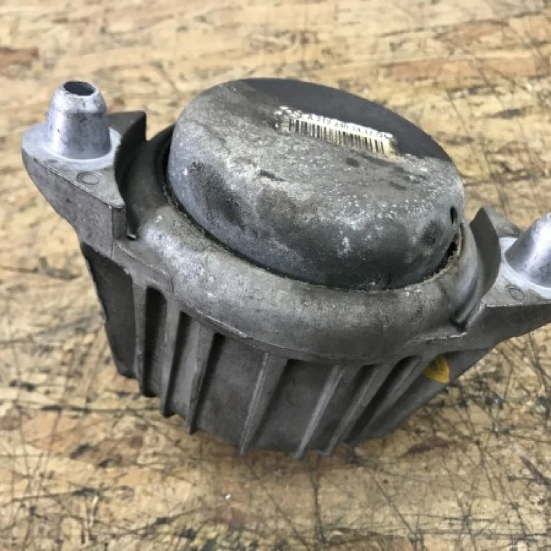 Tampon motor dreapta fata Mercedes-Benz 