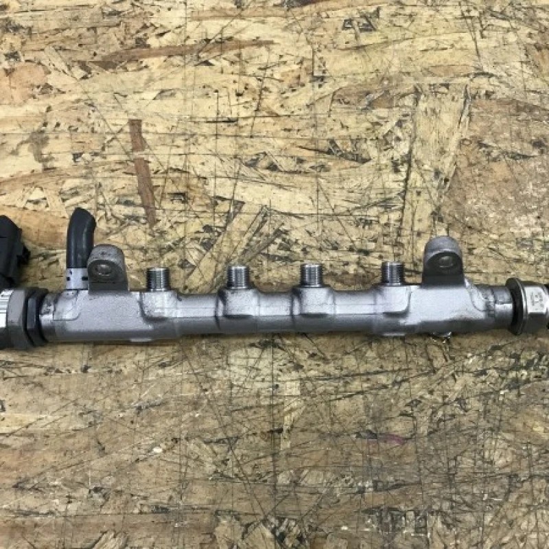Rampa injectie / Volkswagen Sharan 7N 2011 / Motor, racire si evacuare