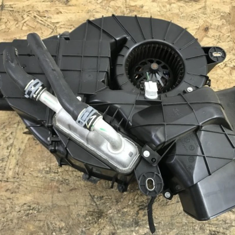 Tulumba aer spate completa / Volkswagen Sharan 7N 2011 / Motor, racire si evacuare