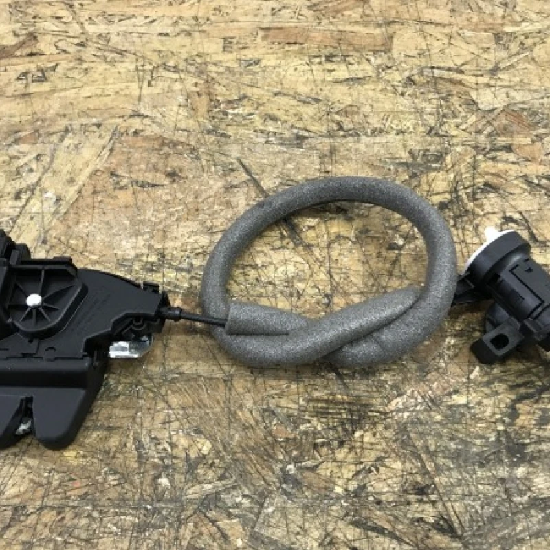 Broasca portbagaj / Mercedes-Benz E Class W212 2010 / Caroserie, oglinzi si faruri