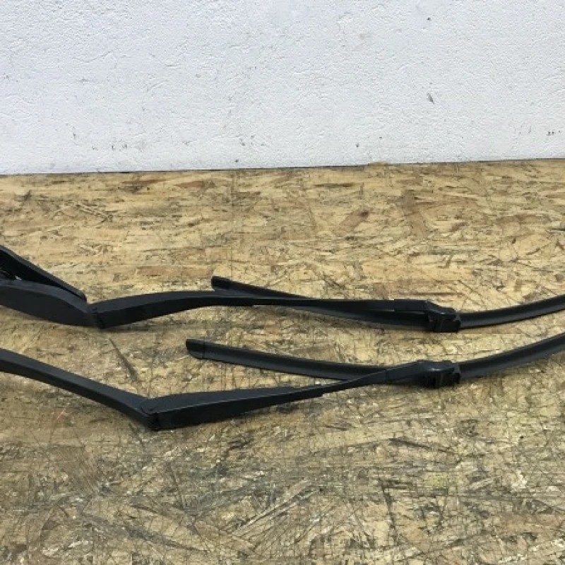 Brat stergator parbriz / Mercedes-Benz E Class W212 2010 / Caroserie, oglinzi si faruri