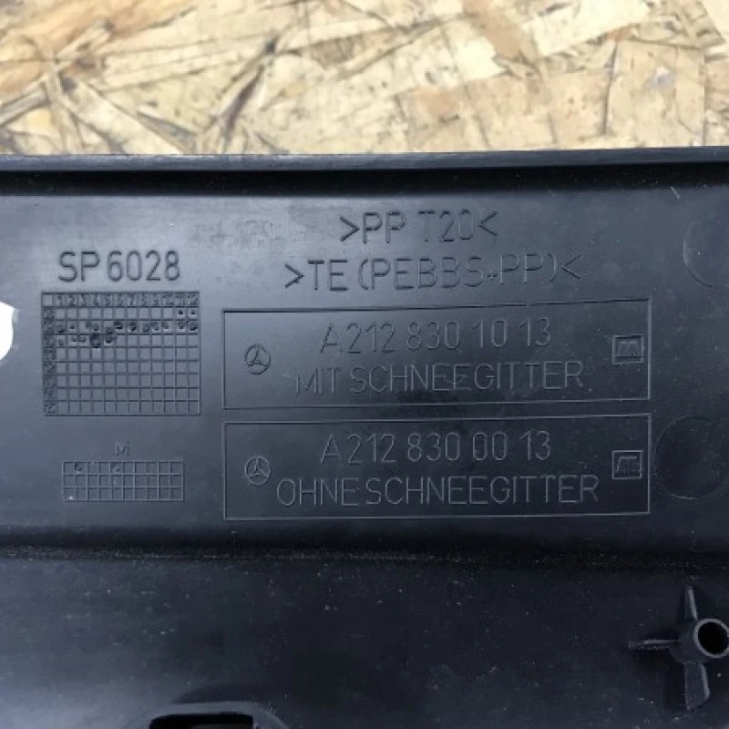 Grila stergator parbriz / Mercedes-Benz E Class W212 2010 / Caroserie, oglinzi si faruri
