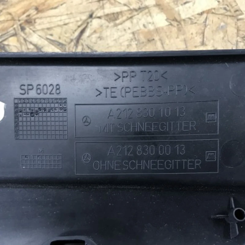 Grila stergator parbriz / Mercedes-Benz E Class W212 2010 / Caroserie, oglinzi si faruri