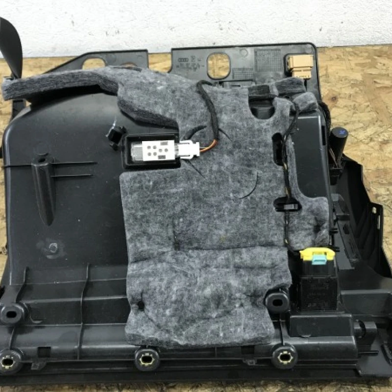 Torpedou / Audi A4 B8 2013 / Interior