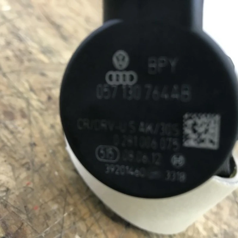 Rampa injector cu senzor si regulator presiune / Audi A4 B8 2013 / Motor, racire si evacuare