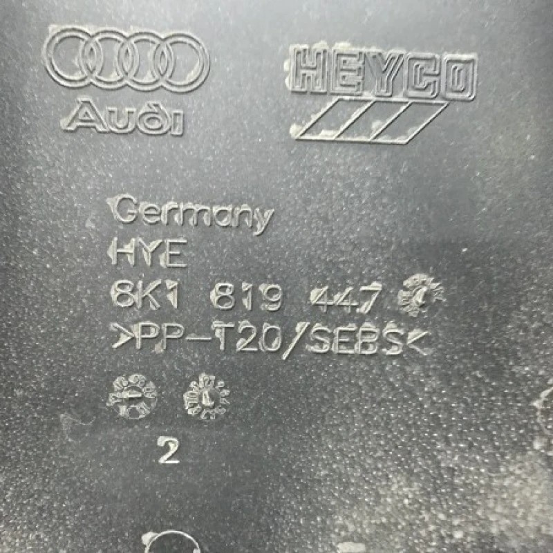 Grila stergatoare fata / Audi A4 B8 2013 / Caroserie, oglinzi si faruri