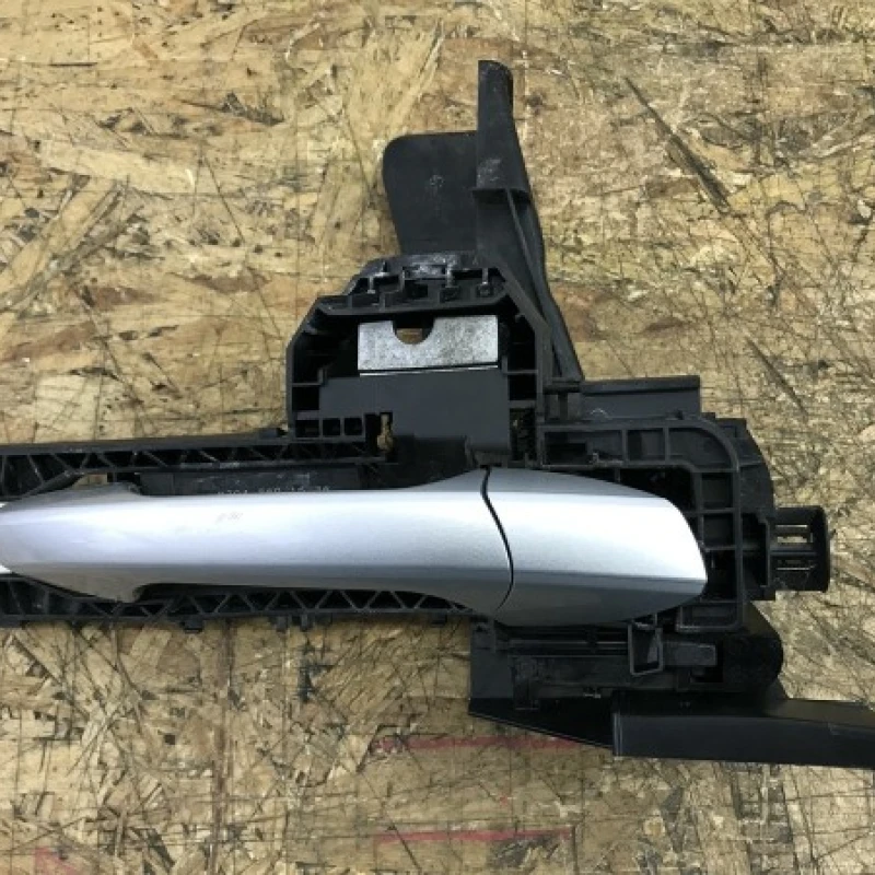Maner usa dreapta fata Mercedes-Benz 