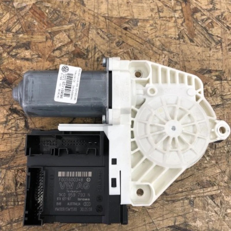 Motoras macara geam stanga fata / Volkswagen Passat B6 2009 / Caroserie, oglinzi si faruri
