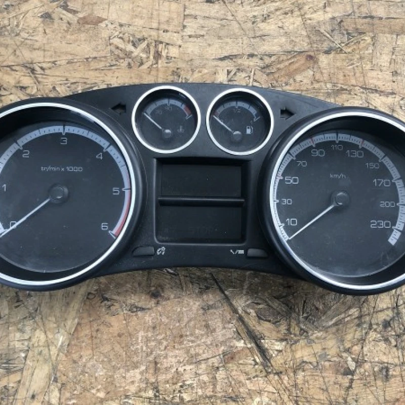 Ceas bord europa / Peugeot 308 308 2012 / Audio si electronice
