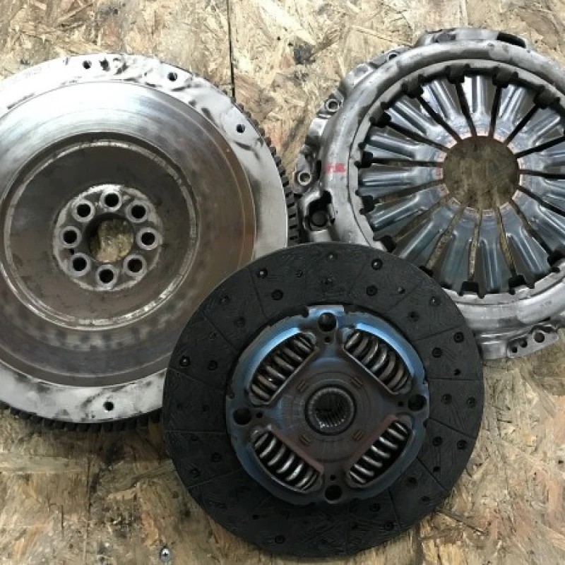 Kit ambreaj cu volanta dubla Nissan Navara D40 2010