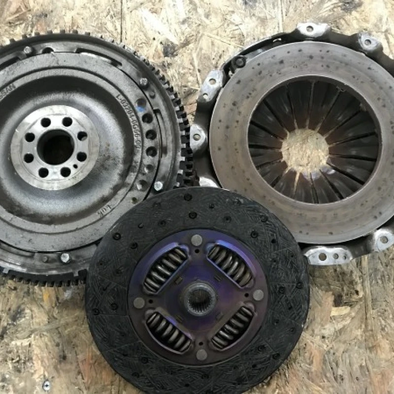 Kit ambreaj cu volanta dubla / Nissan Navara D40 2010 / Cutie viteze, ambreiaj, transmisie