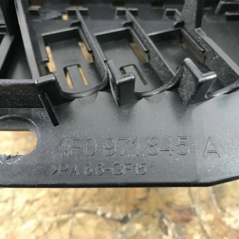 Calculator confort cu panou sigurante / Audi A6 C6 2009 / Audio si electronice