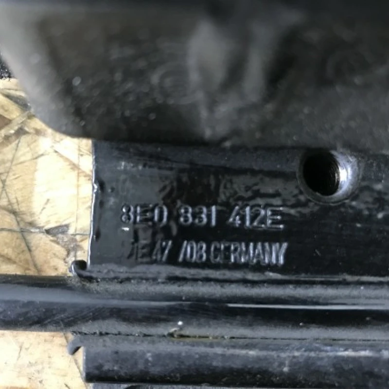 Balama usa dreapta fata / Audi A6 C6 2009 / Caroserie, oglinzi si faruri