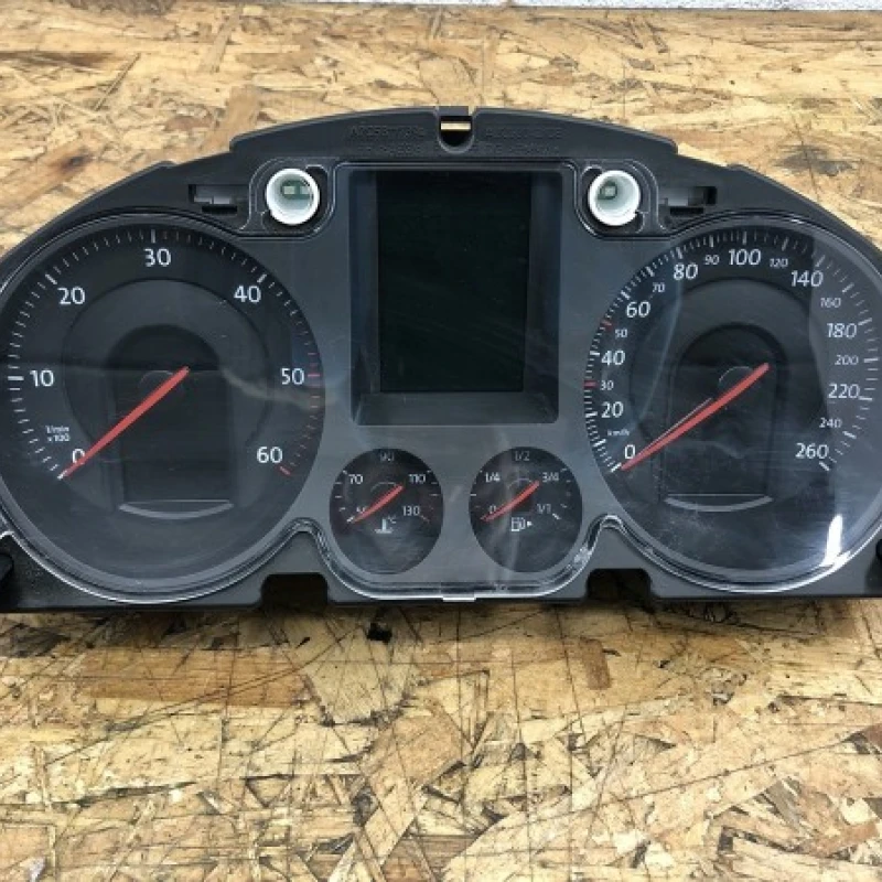 Ceas bord / Volkswagen Passat B6 2009 / Interior