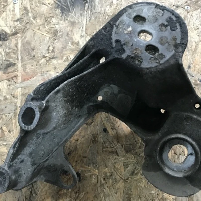 Suport bara stabilizare stanga / Audi A6 C6 2009 / Caroserie, oglinzi si faruri