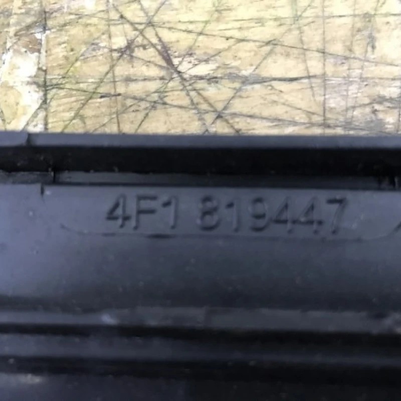 Grila plastic motor / Audi A6 C6 2009 / Caroserie, oglinzi si faruri