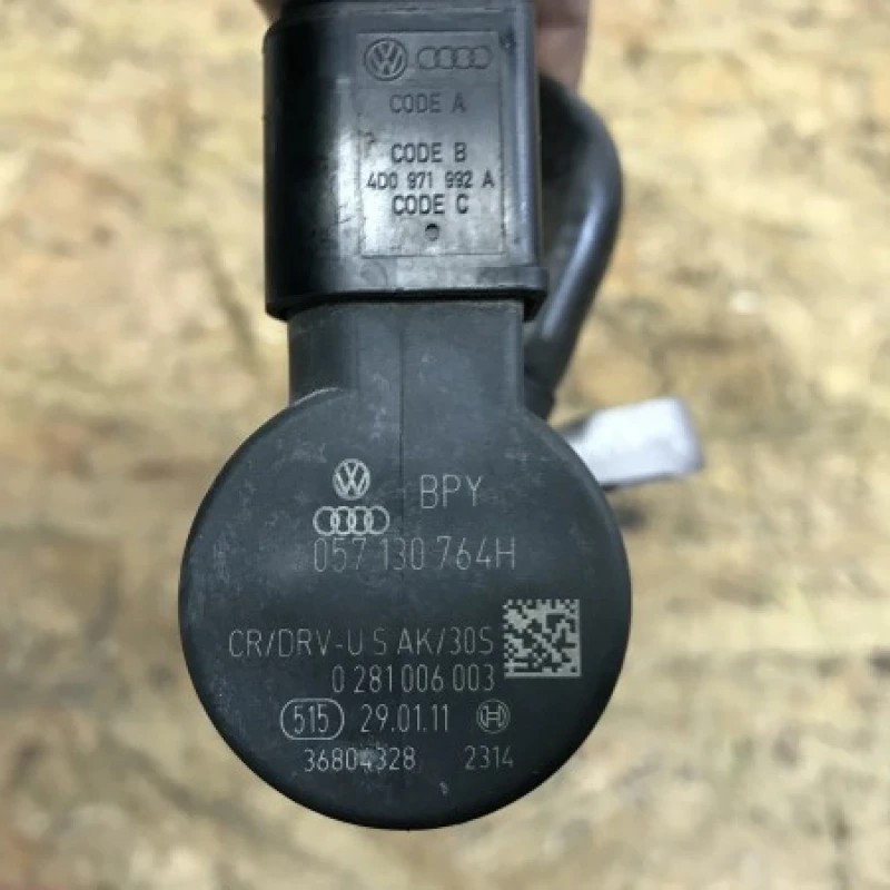 Rampa injector cu senzor / Volkswagen Tiguan 5N 2011 / Motor, racire si evacuare