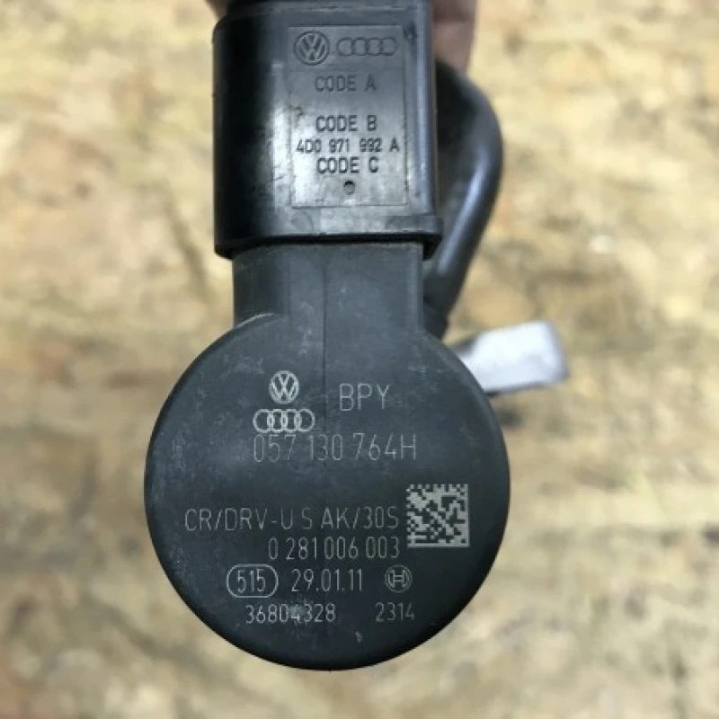 Rampa injector cu senzor / Volkswagen Tiguan 5N 2011 / Motor, racire si evacuare