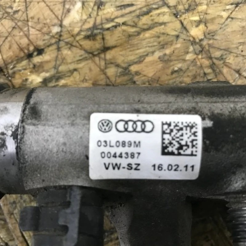 Rampa injector cu senzor / Volkswagen Tiguan 5N 2011 / Motor, racire si evacuare