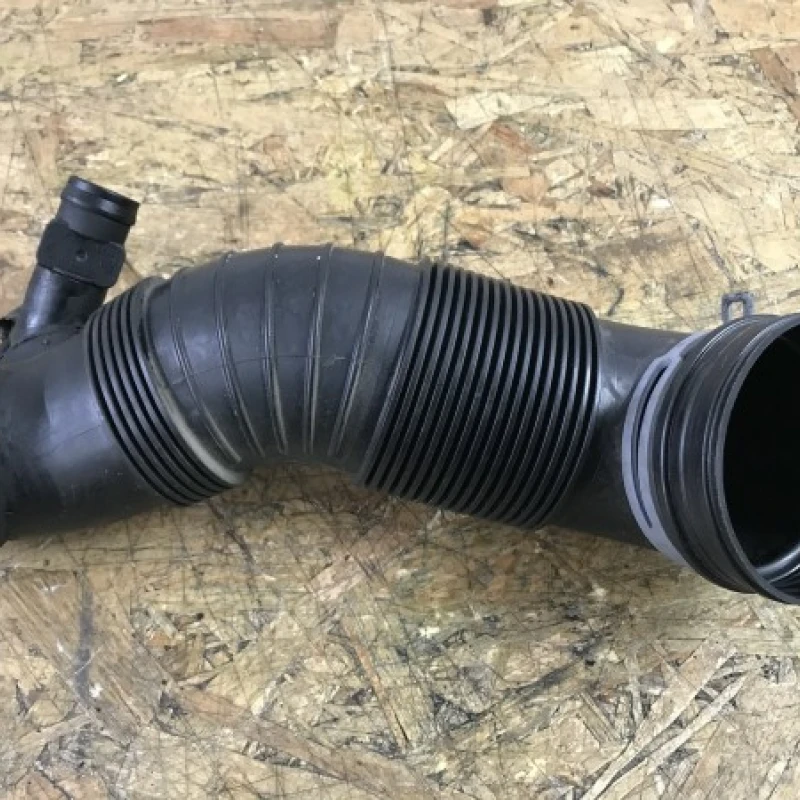 Tub intercooler / Volkswagen Tiguan 5N 2011 / Motor, racire si evacuare