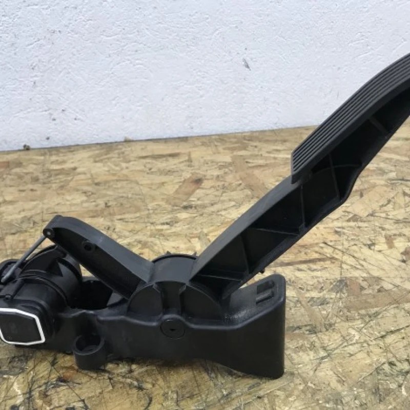 Pedala acceleratie / Mercedes-Benz A Class W169 2010 / Caroserie, oglinzi si faruri