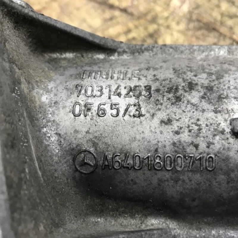 Carcasa filtru ulei / Mercedes-Benz A Class W169 2010 / Motor, racire si evacuare