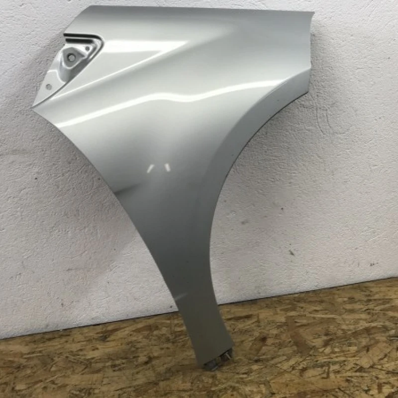 Aripa dreapta fata Mercedes-Benz 