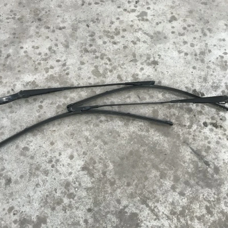 Brat stergator parbriz Mercedes-Benz 