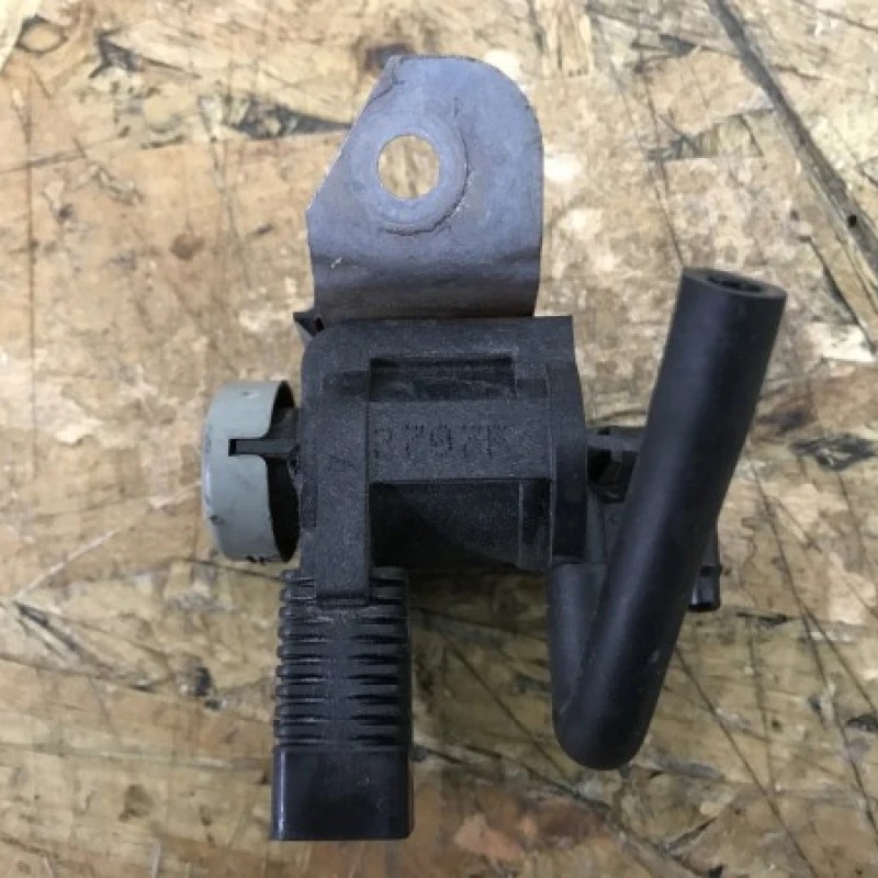Supapa vacum / Volkswagen Touran 1T 2008 / Motor, racire si evacuare