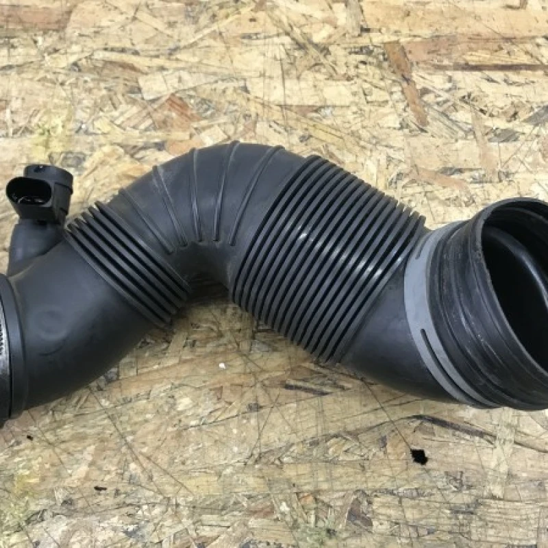 Furtun admisie aer / Volkswagen Touran 1T 2008 / Motor, racire si evacuare
