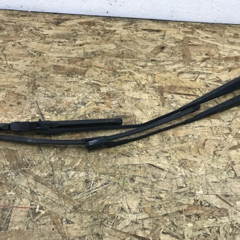Brat stergator / Volkswagen Touran 1T 2008 / Caroserie, oglinzi si faruri