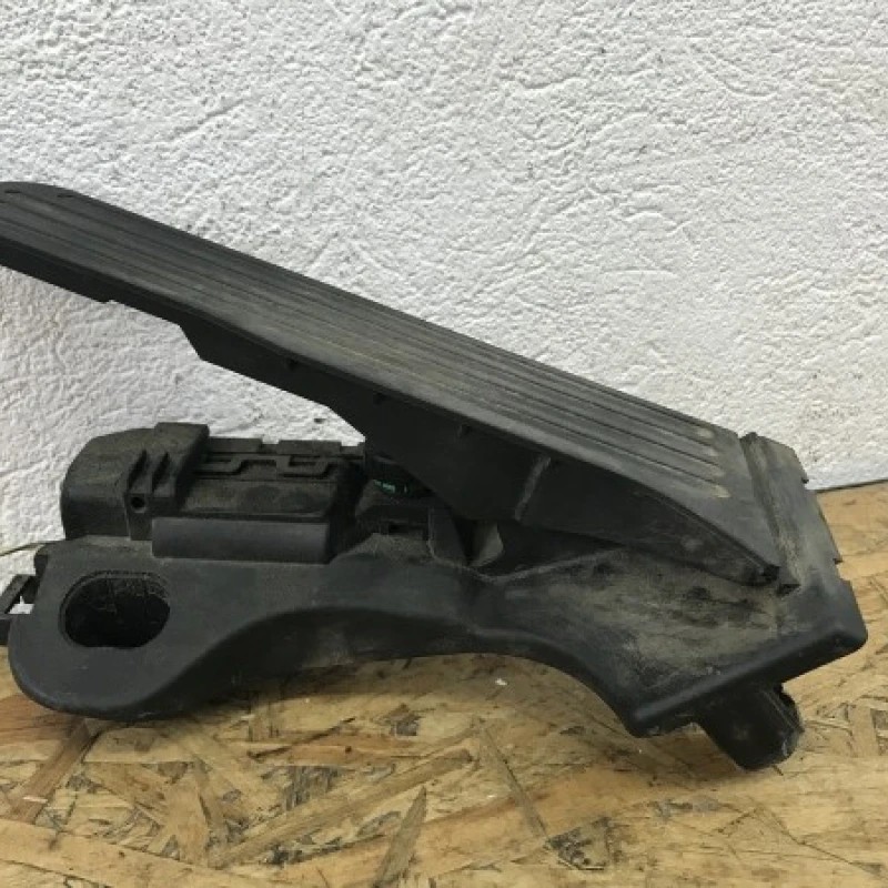 Pedala acceleratie / Volkswagen Touran 1T 2008 / Interior