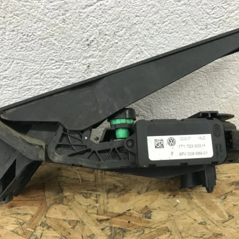 Pedala acceleratie / Volkswagen Touran 1T 2008 / Interior