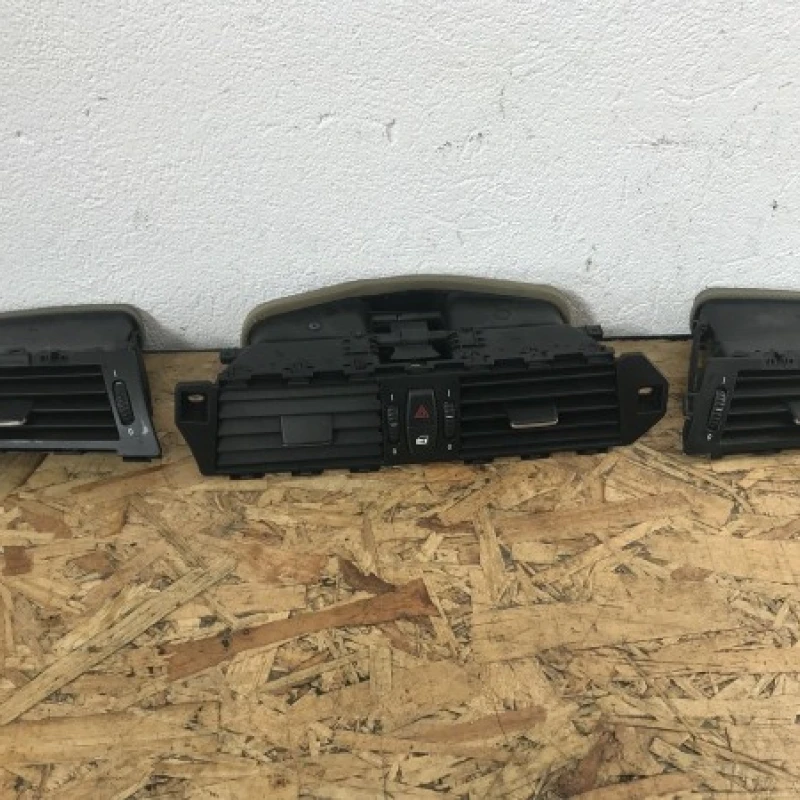 Grila aer bord / BMW Seria 5 E60 2008 / Interior
