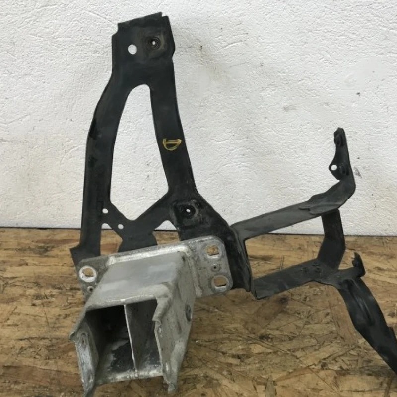 Suport radiator dreapta fata far BMW 
