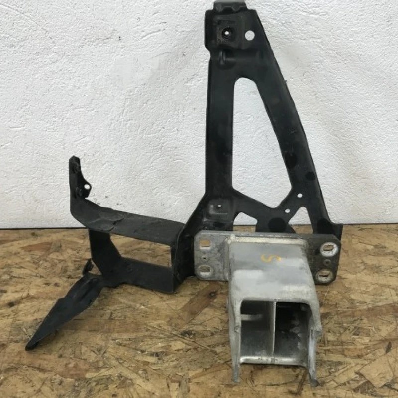 Suport radiator stanga fata far BMW Seria 5 E60 2008