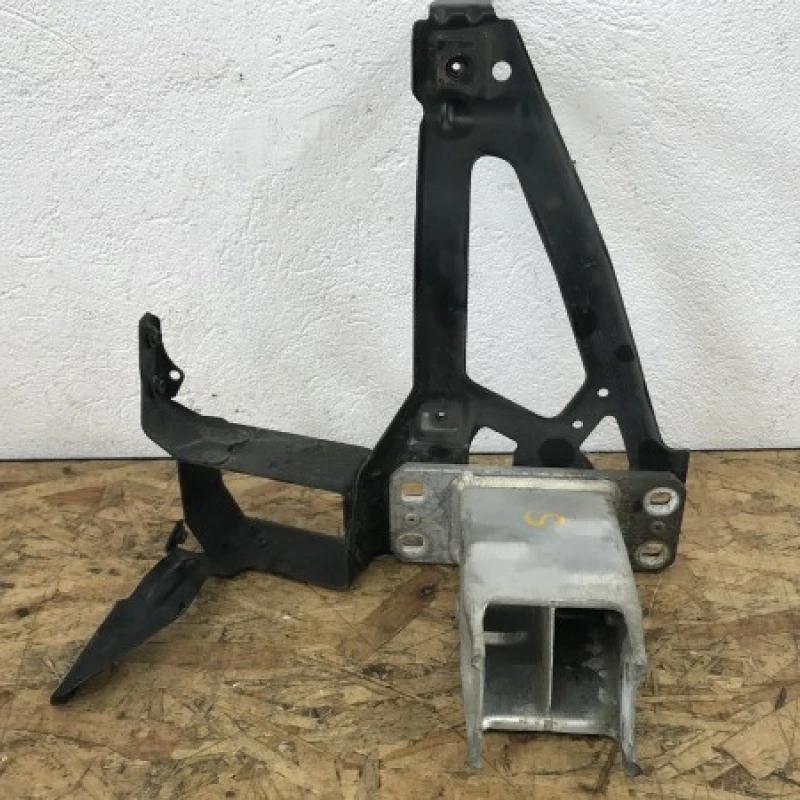 Suport radiator stanga fata far BMW 