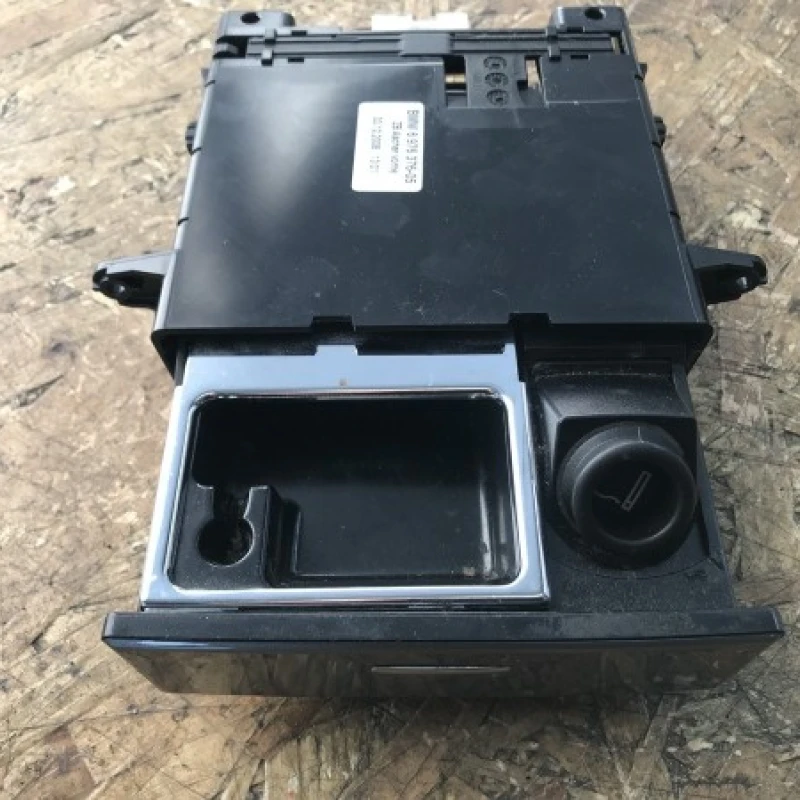Scrumiera / BMW Seria 5 E60 2009 / Interior