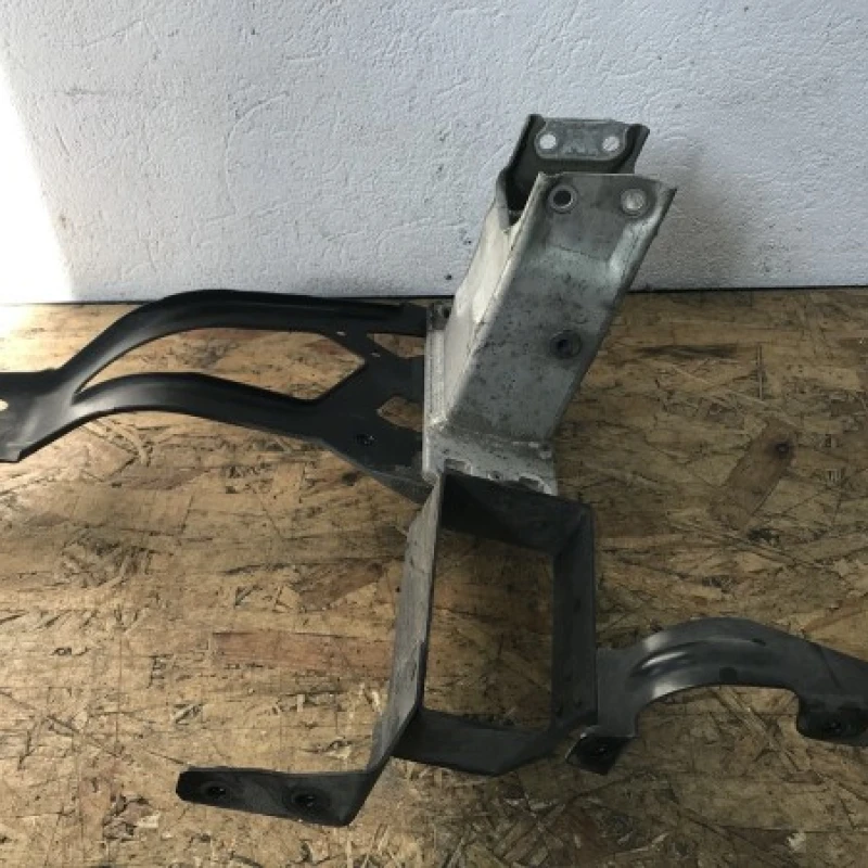 Suport radiator stanga fata far BMW 