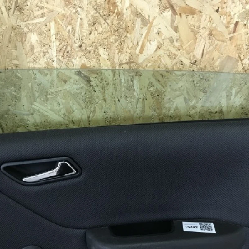 Geam dreapta spate Mercedes-Benz 