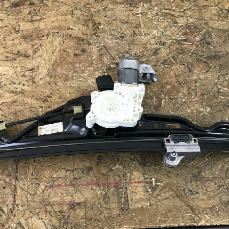 Macara geam electric dreapta spate / BMW Seria 5 E60 2009 / Audio si electronice